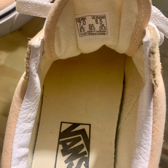 women US size 8,5. Like new. worn twice. small for me - Picture 3 of 4